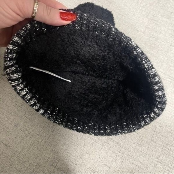Lululemon Textured Knit Sherpa Lined Beanie Winter Hat Black & White NWT